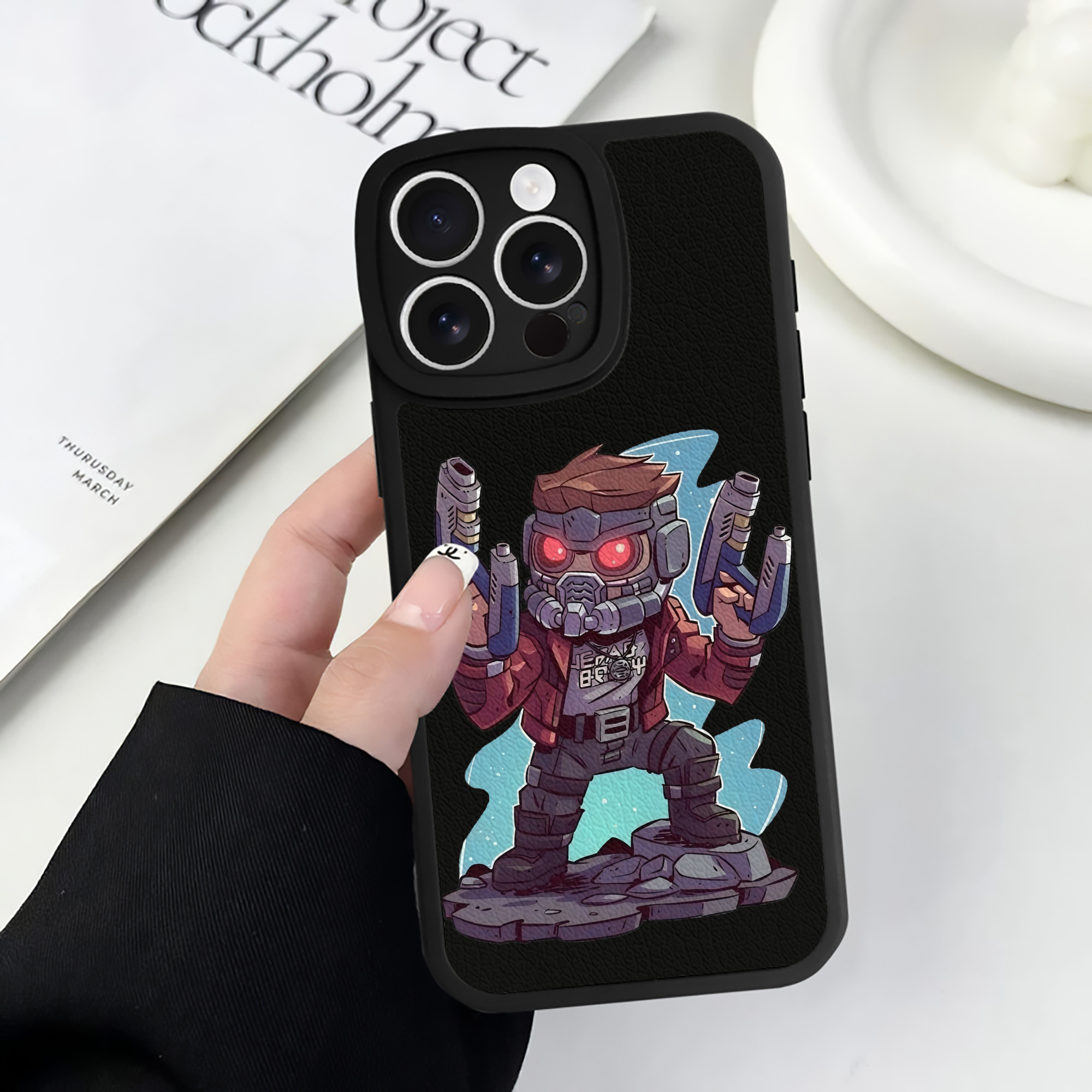 （画像用） アベンジャーズ The Avengers 【iPhone 16シリーズ対応】シリコンスマホケース（レザー調） 材質：シリコン